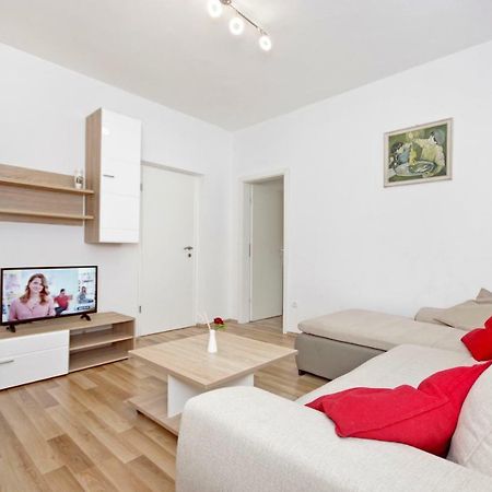 Apartments Andela Макарска Екстериор снимка