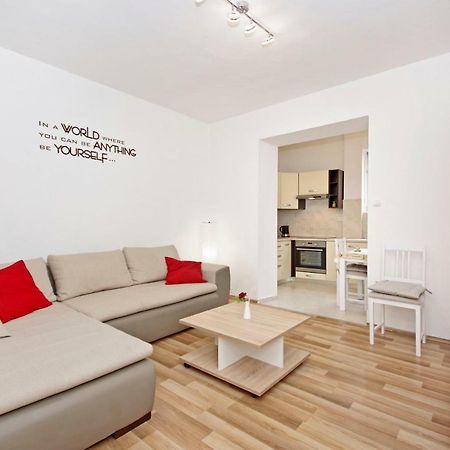 Apartments Andela Макарска Екстериор снимка