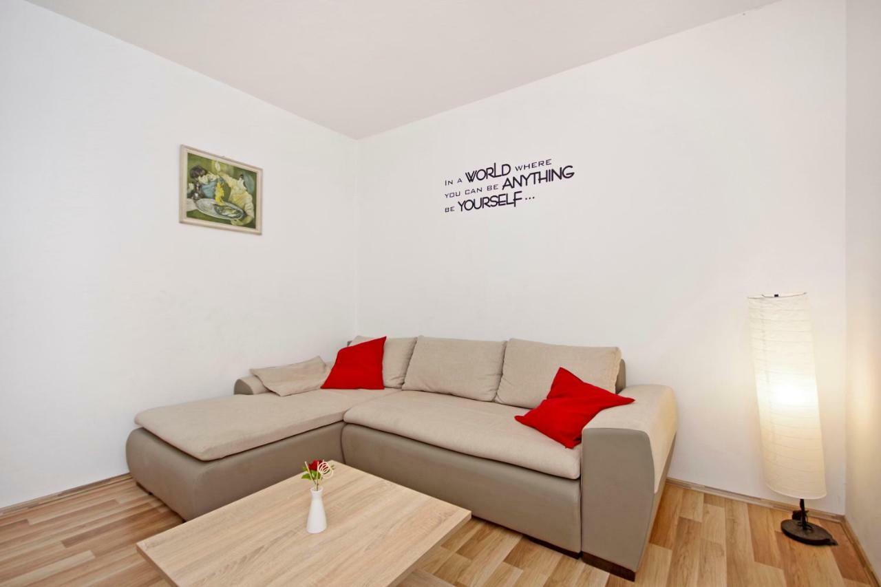 Apartments Andela Макарска Екстериор снимка