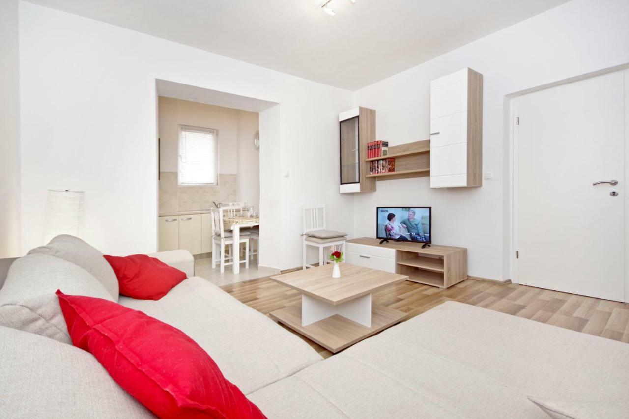 Apartments Andela Макарска Екстериор снимка