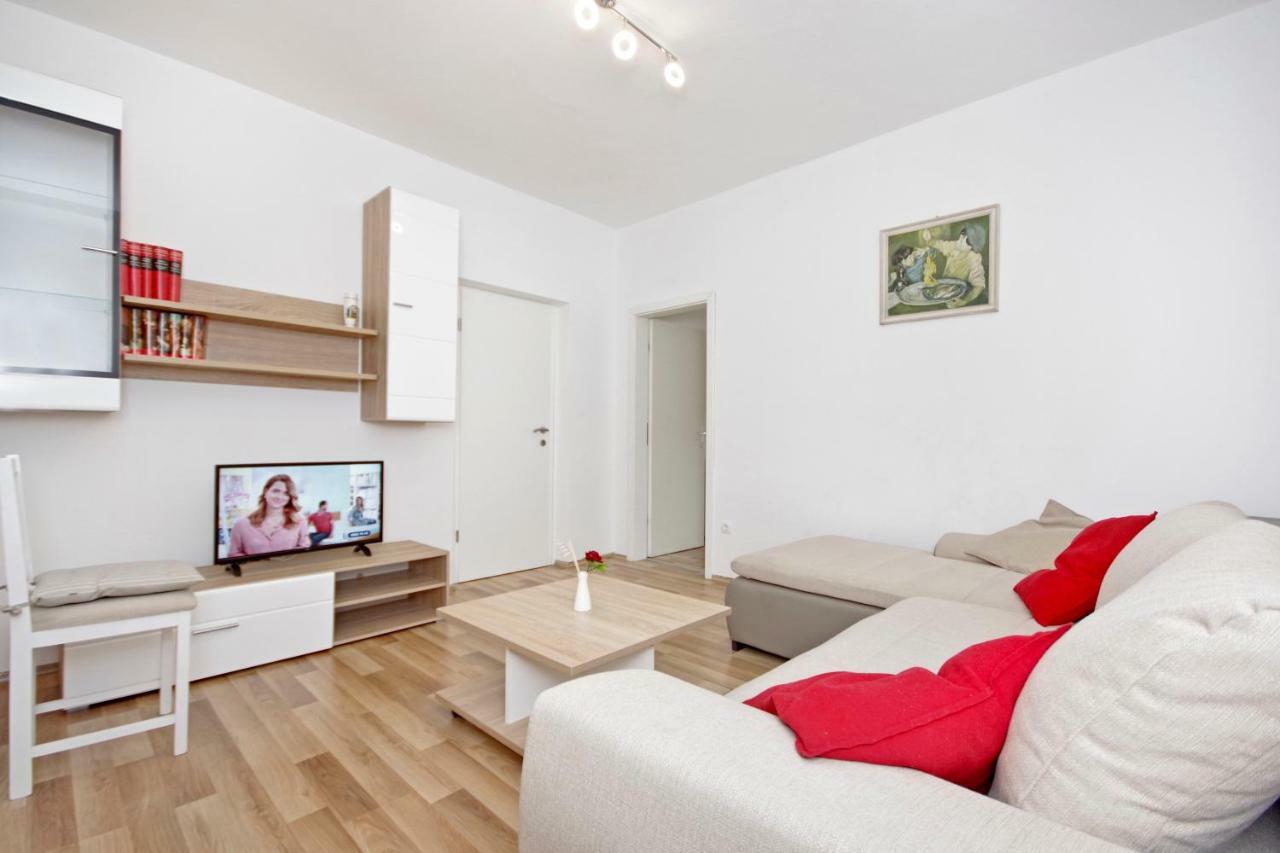 Apartments Andela Макарска Екстериор снимка