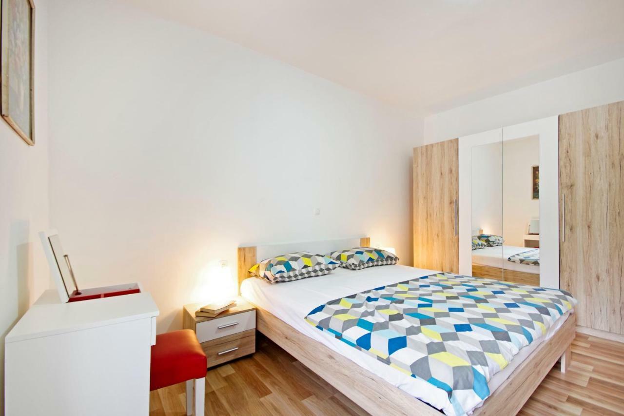 Apartments Andela Макарска Екстериор снимка