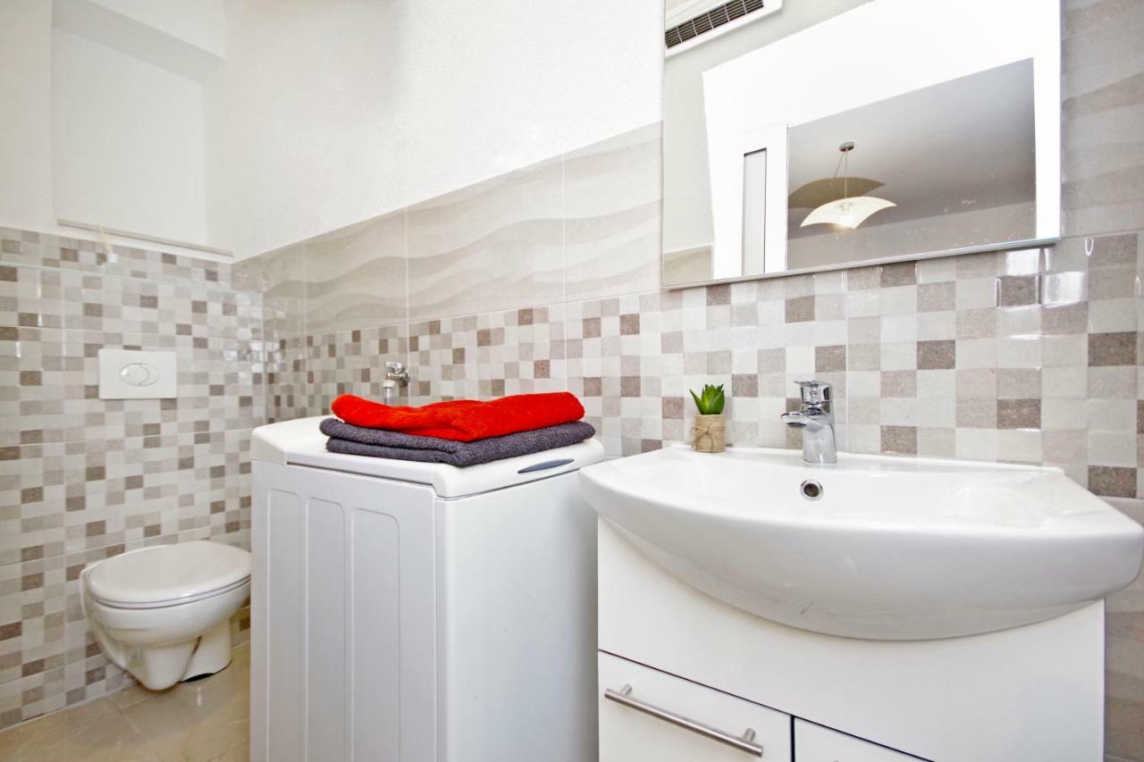 Apartments Andela Макарска Екстериор снимка