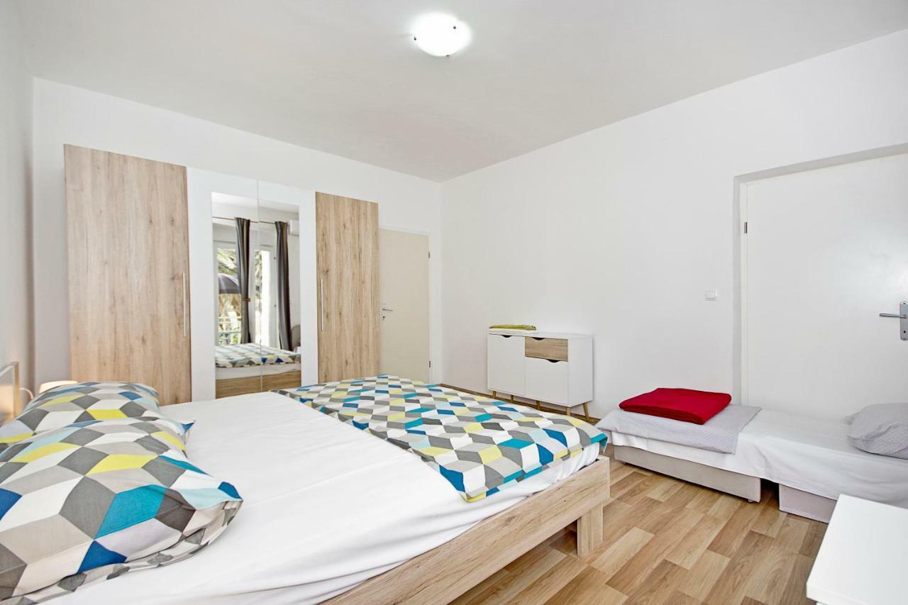 Apartments Andela Макарска Екстериор снимка
