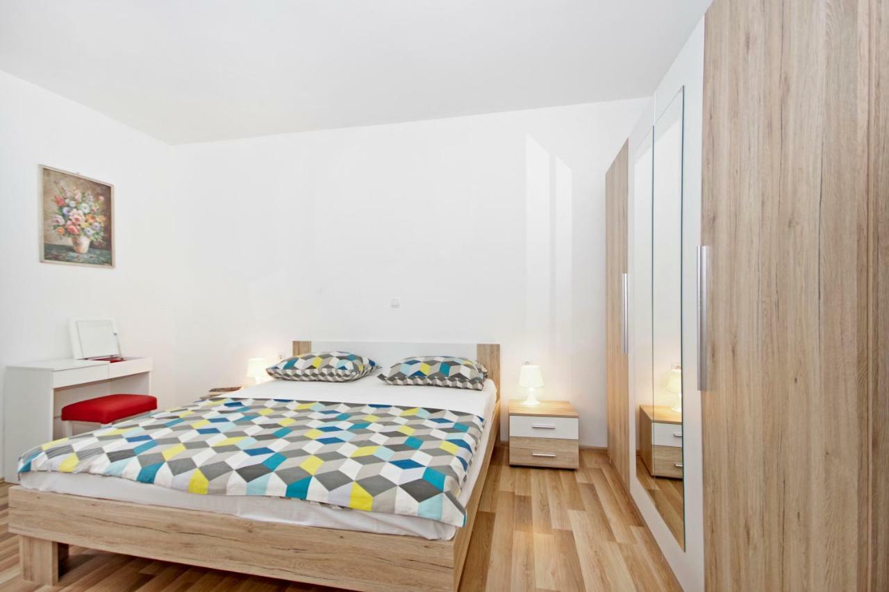 Apartments Andela Макарска Екстериор снимка