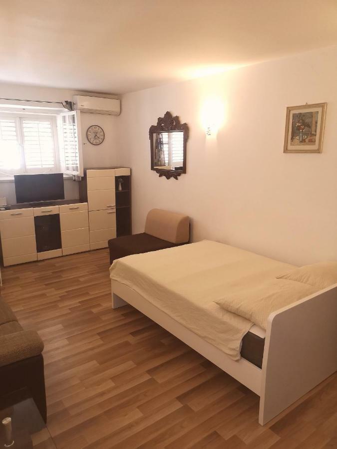 Apartments Andela Макарска Екстериор снимка